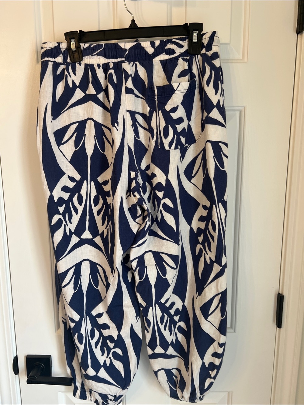 Rachel Zoe Navy and White Leaf-Print Drawstring Pants- Medium - Picture 4 of 5